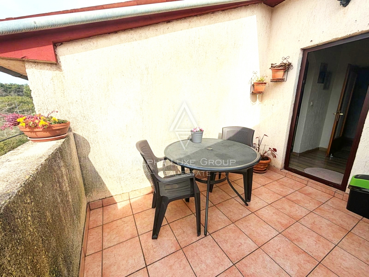 Istria, Parenzo: Casa con 3 appartamenti e terreno