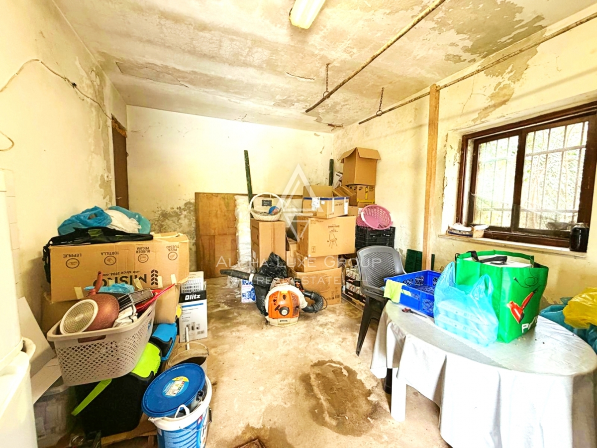 Istria, Parenzo: Casa con 3 appartamenti e terreno