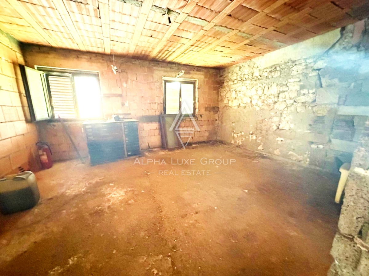 Istria, Parenzo: Casa con 3 appartamenti e terreno