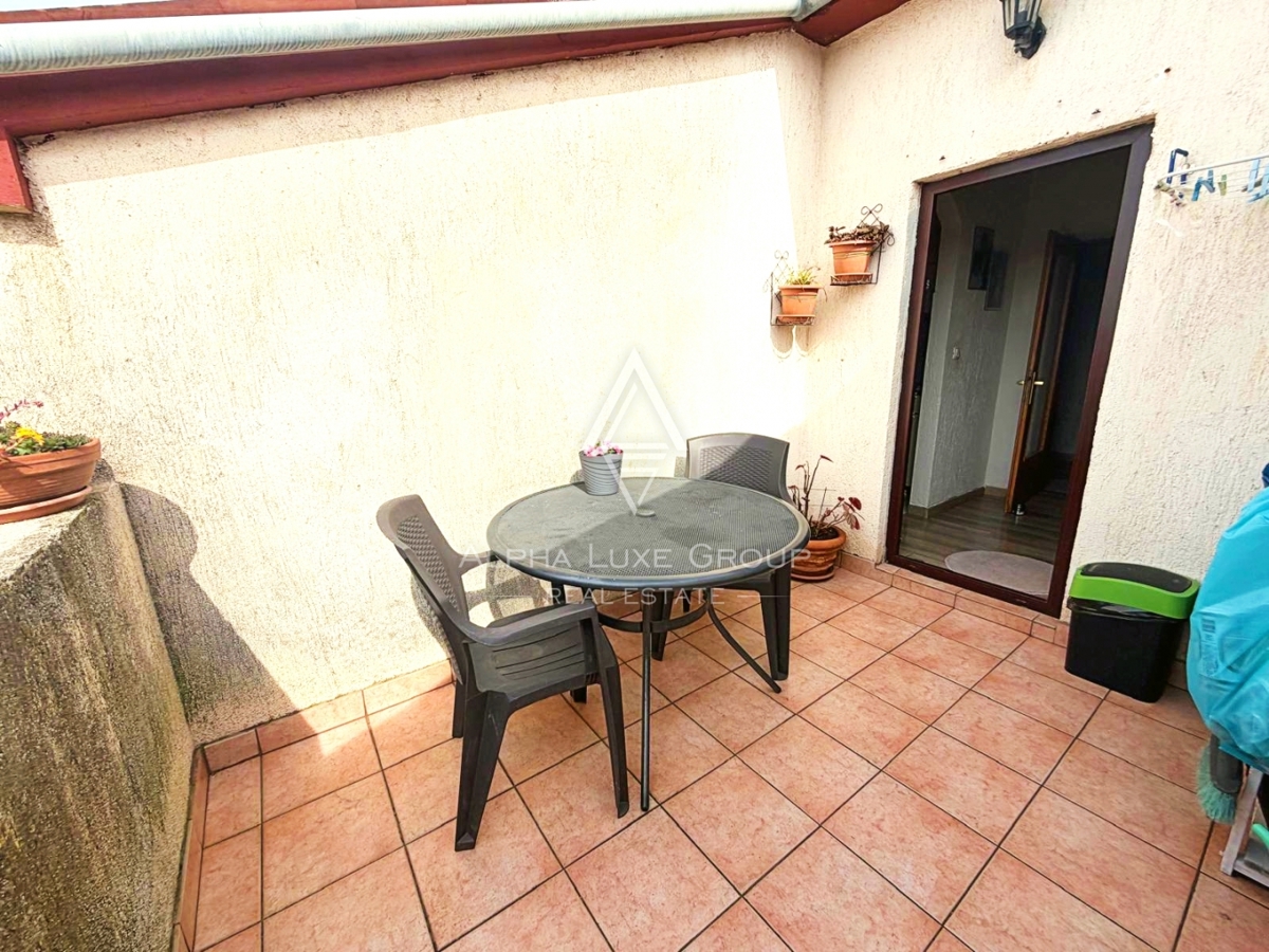 Istria, Parenzo: Casa con 3 appartamenti e terreno