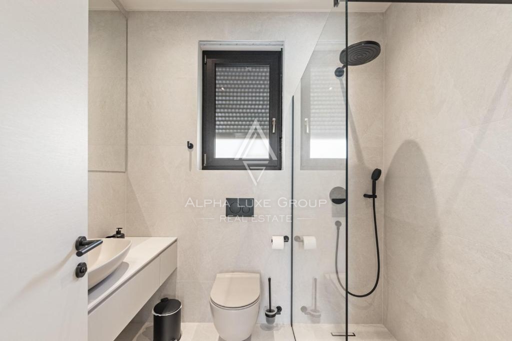 Istria, Parenzo: Elegante villa su un piano con piscina e vista mare