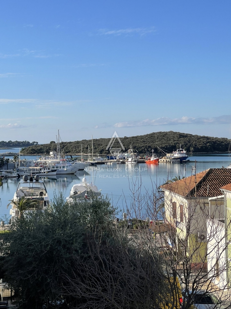 Istria, Vrsar - Casa storica con spazio commerciale vicino al mare