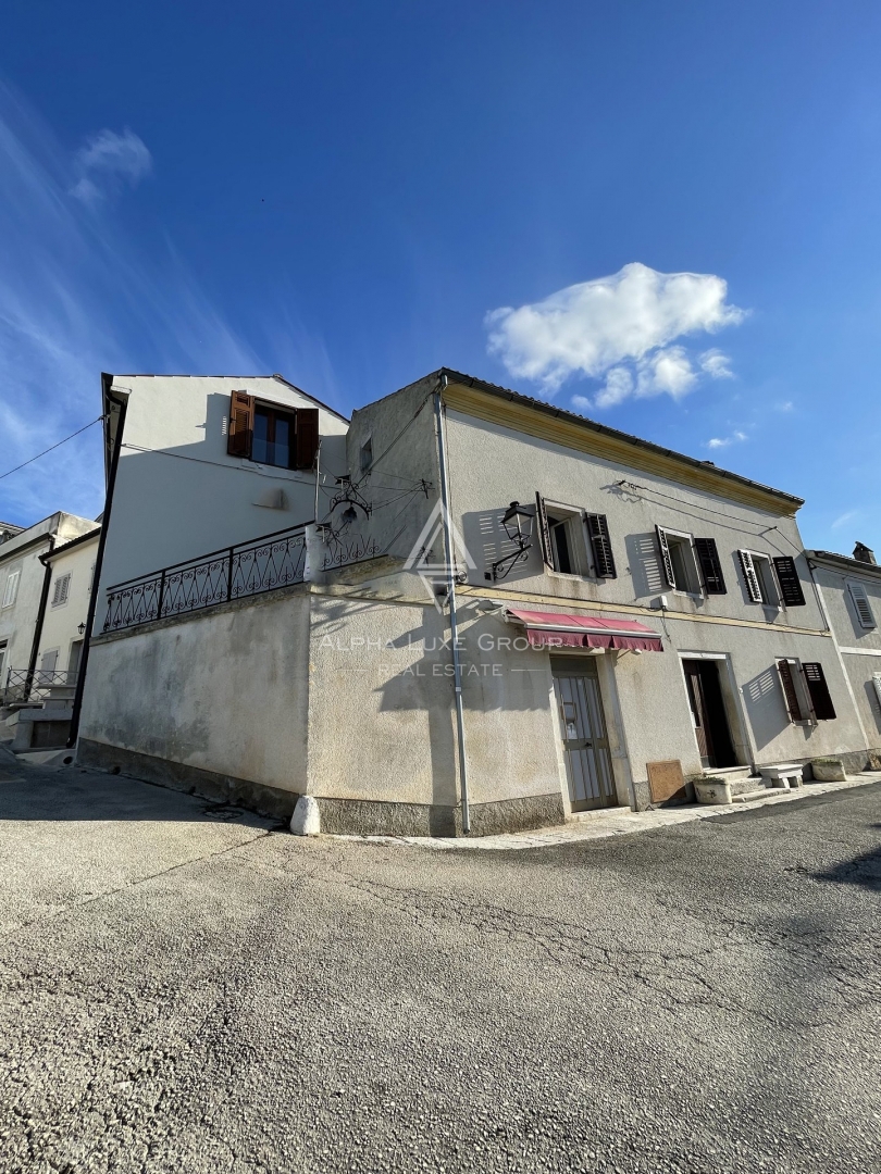 Istria, Vrsar - Casa storica con spazio commerciale vicino al mare