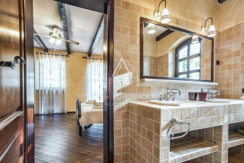 Istria, Višnjan, Lussuosa villa in pietra con piscina e vista mozzafiato