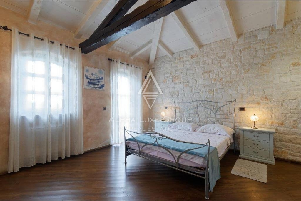 Istria, Višnjan, Lussuosa villa in pietra con piscina e vista mozzafiato