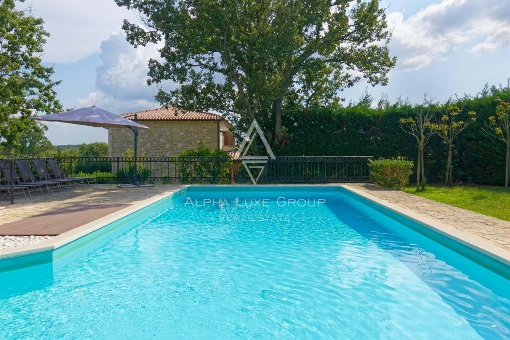 Istria, Višnjan, Lussuosa villa in pietra con piscina e vista mozzafiato