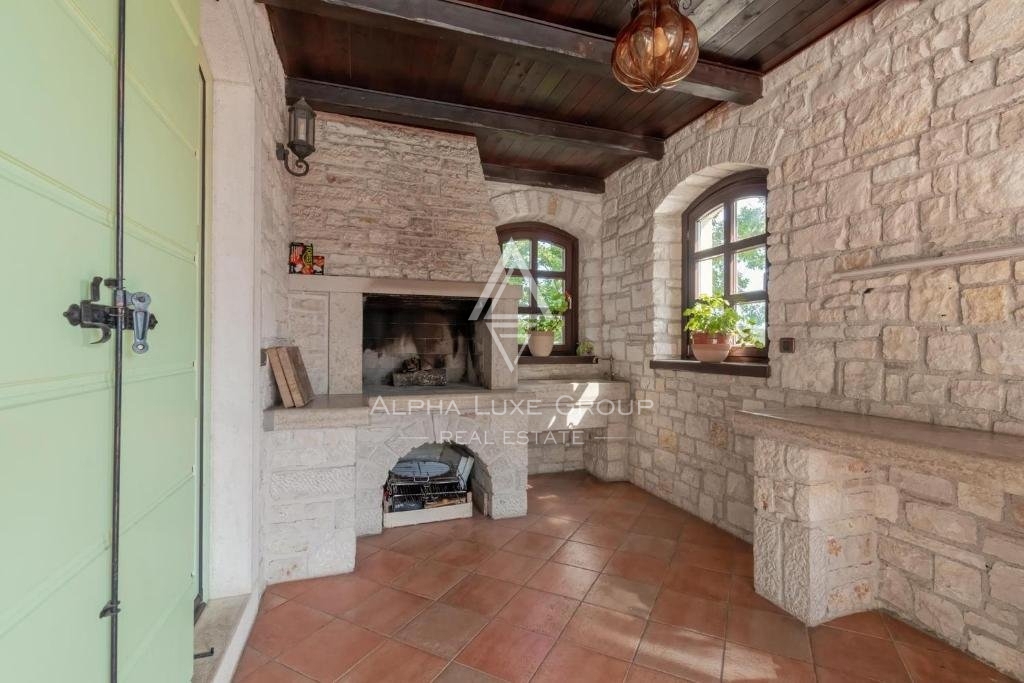 Istria, Višnjan, Lussuosa villa in pietra con piscina e vista mozzafiato