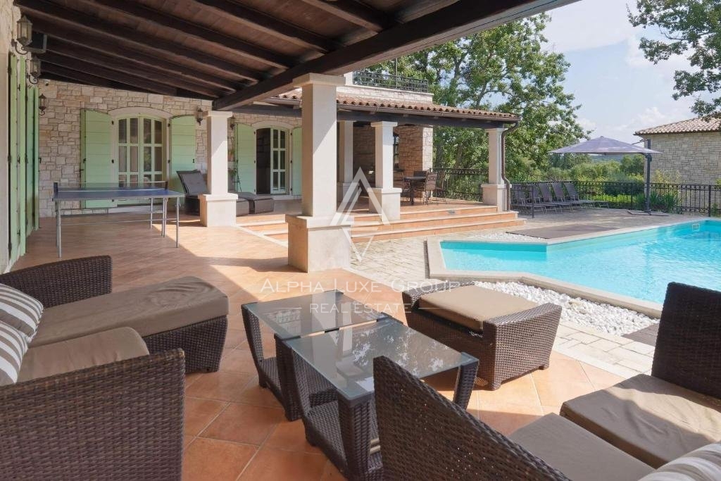 Istria, Višnjan, Lussuosa villa in pietra con piscina e vista mozzafiato