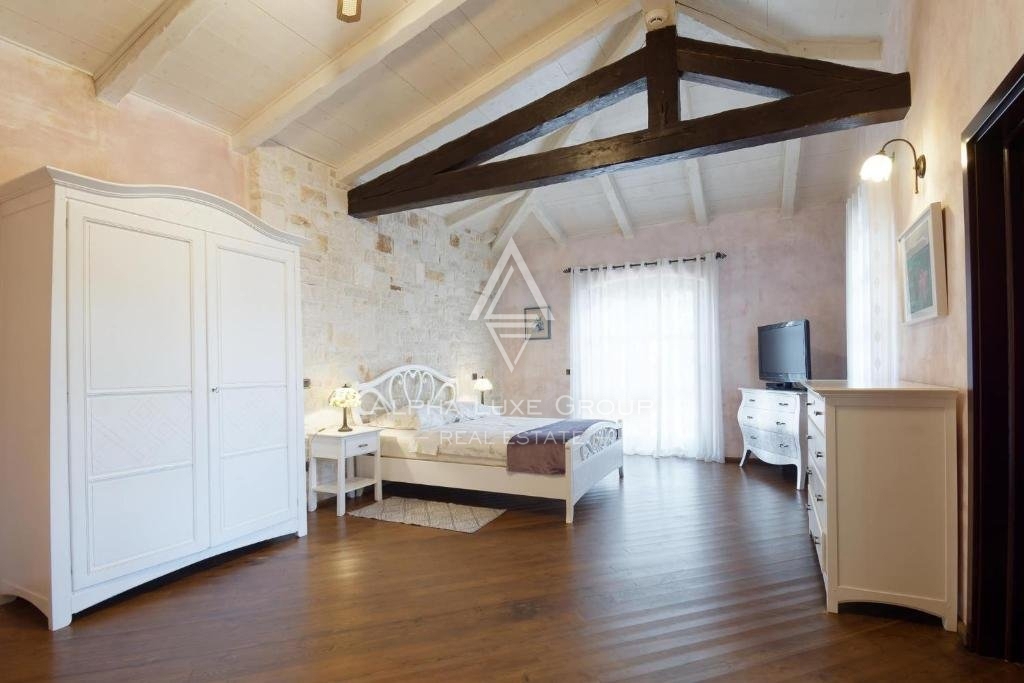 Istria, Višnjan, Lussuosa villa in pietra con piscina e vista mozzafiato