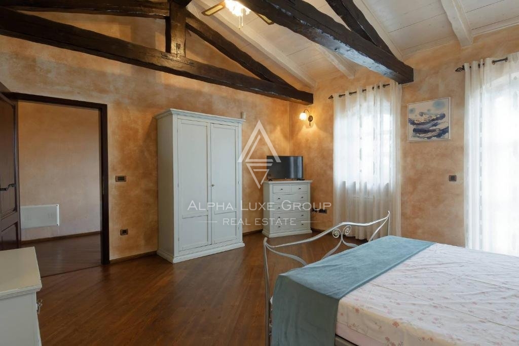 Istria, Višnjan, Lussuosa villa in pietra con piscina e vista mozzafiato