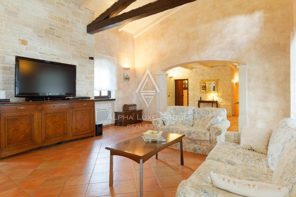 Istria, Višnjan, Lussuosa villa in pietra con piscina e vista mozzafiato