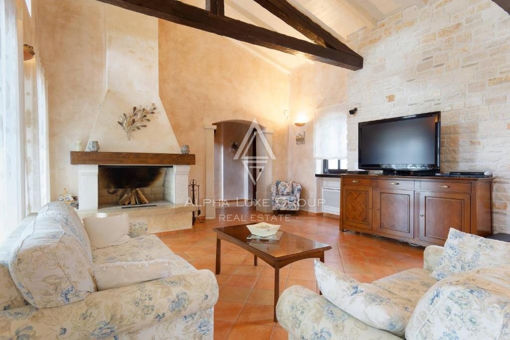 Istria, Višnjan, Lussuosa villa in pietra con piscina e vista mozzafiato