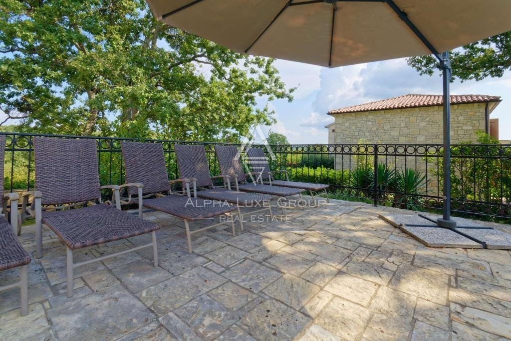 Istria, Višnjan, Lussuosa villa in pietra con piscina e vista mozzafiato