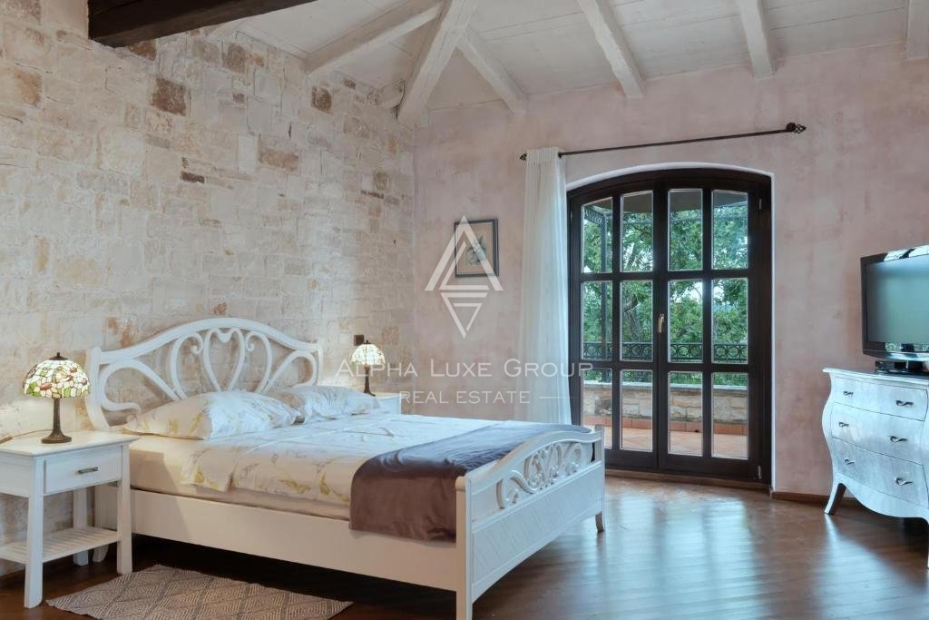 Istria, Višnjan, Lussuosa villa in pietra con piscina e vista mozzafiato