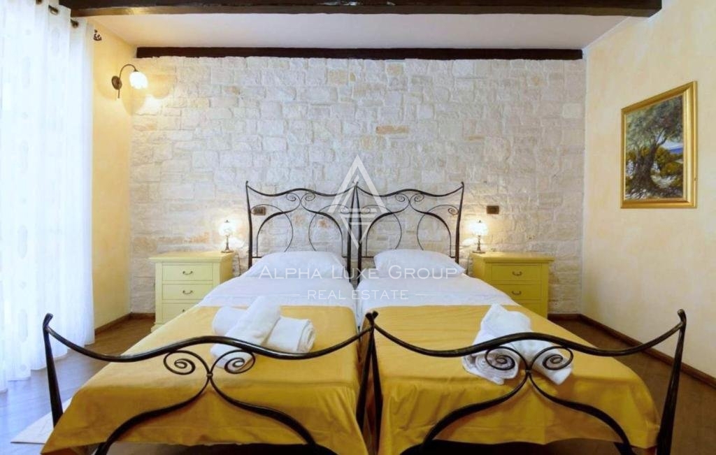 Istria, Višnjan, Lussuosa villa in pietra con piscina e vista mozzafiato