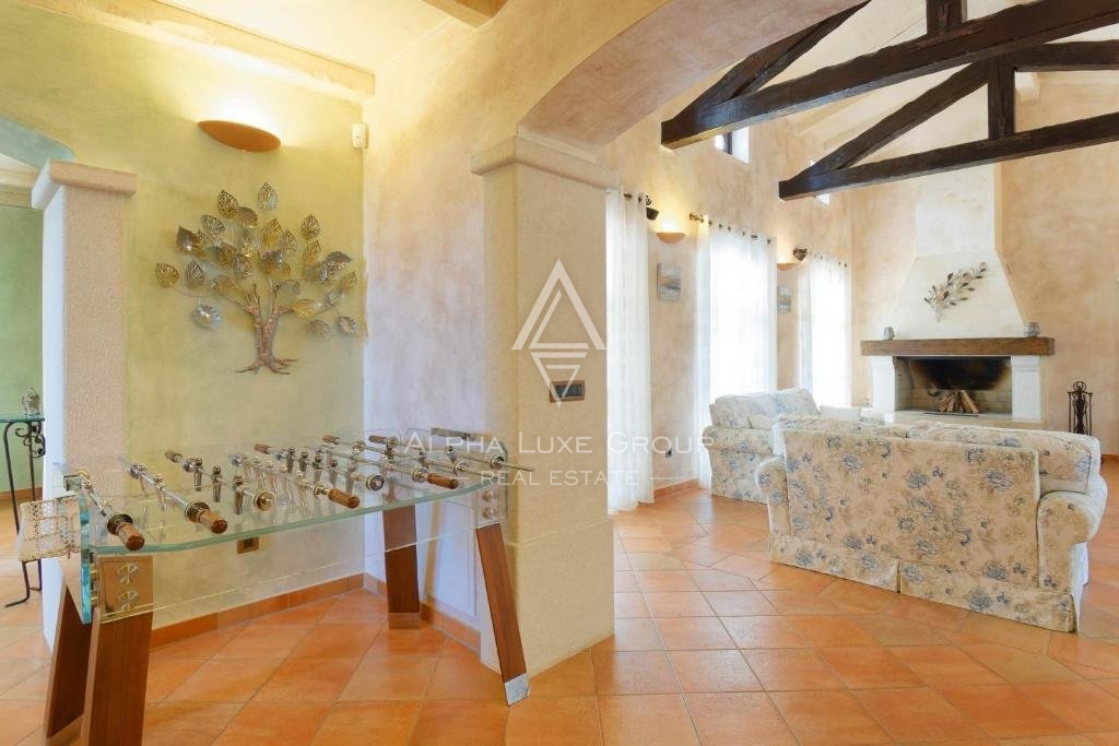 Istria, Višnjan, Lussuosa villa in pietra con piscina e vista mozzafiato