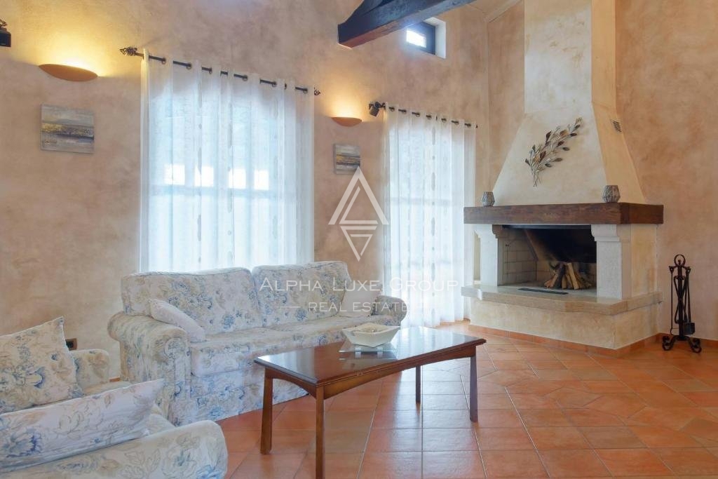 Istria, Višnjan, Lussuosa villa in pietra con piscina e vista mozzafiato