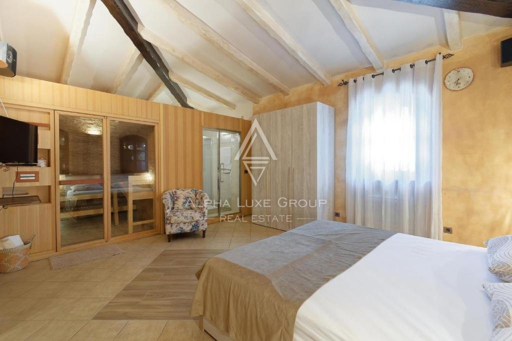 Istria, Višnjan, Lussuosa villa in pietra con piscina e vista mozzafiato