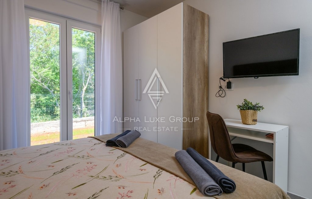 Istria, Labin – Moderna casa su un piano con piscina