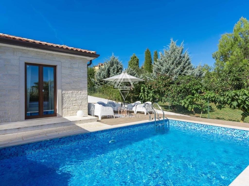 Istria, Novigrad, Moderna villa indipendente con piscina in ambiente tranquillo