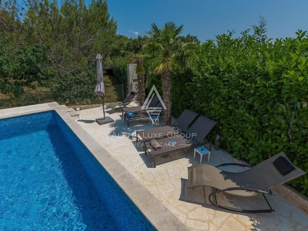 Istria, Novigrad, Moderna villa indipendente con piscina in ambiente tranquillo