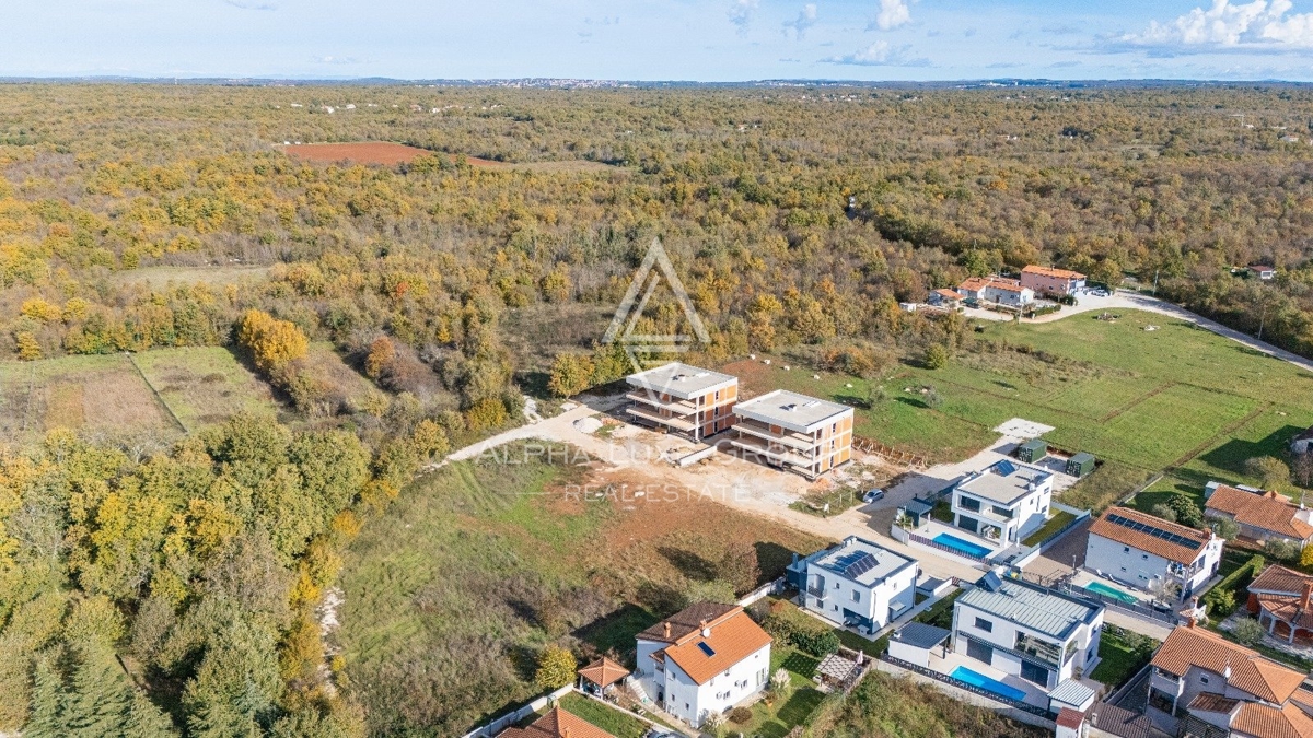 Istria, Poreč – Appartamento moderno al piano terra con giardino privato, a 3 km dal centro città in vendita