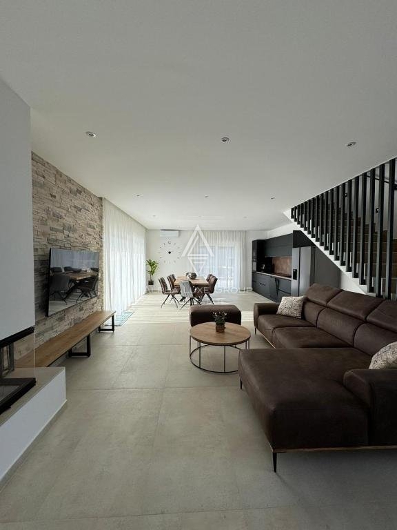 Sveti Lovreč - Villa elegante in tranquillo villaggio istriano