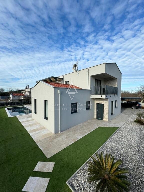 Sveti Lovreč - Villa elegante in tranquillo villaggio istriano