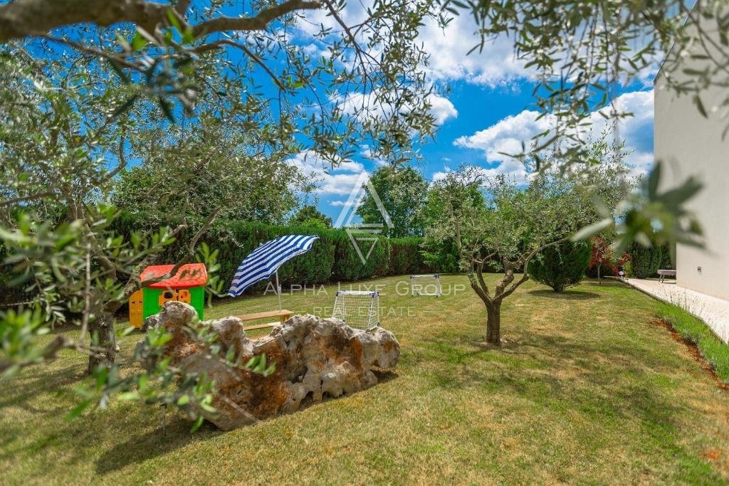 Rovinj, Istria - Villa contemporanea con piscine interna ed esterna