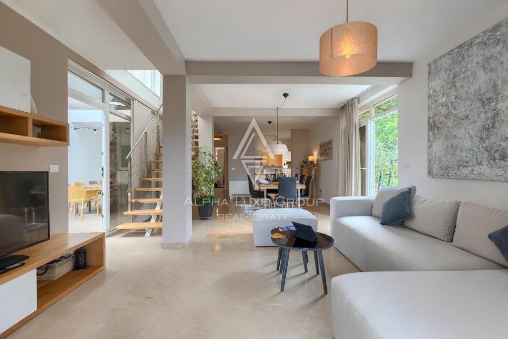 Rovinj, Istria - Villa contemporanea con piscine interna ed esterna