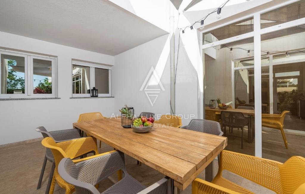 Rovinj, Istria - Villa contemporanea con piscine interna ed esterna