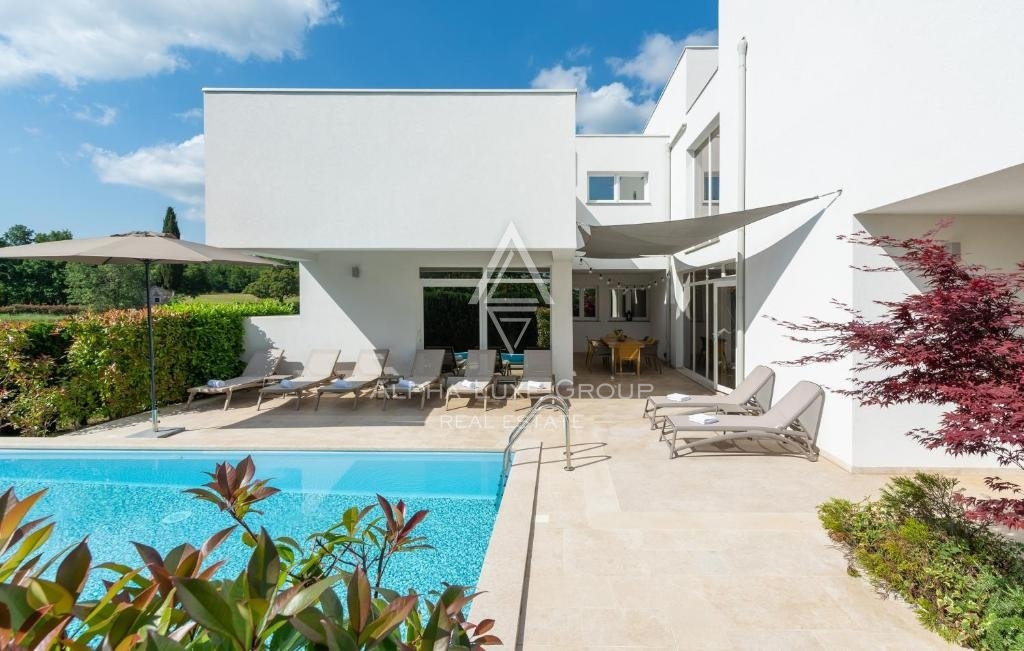 Rovinj, Istria - Villa contemporanea con piscine interna ed esterna