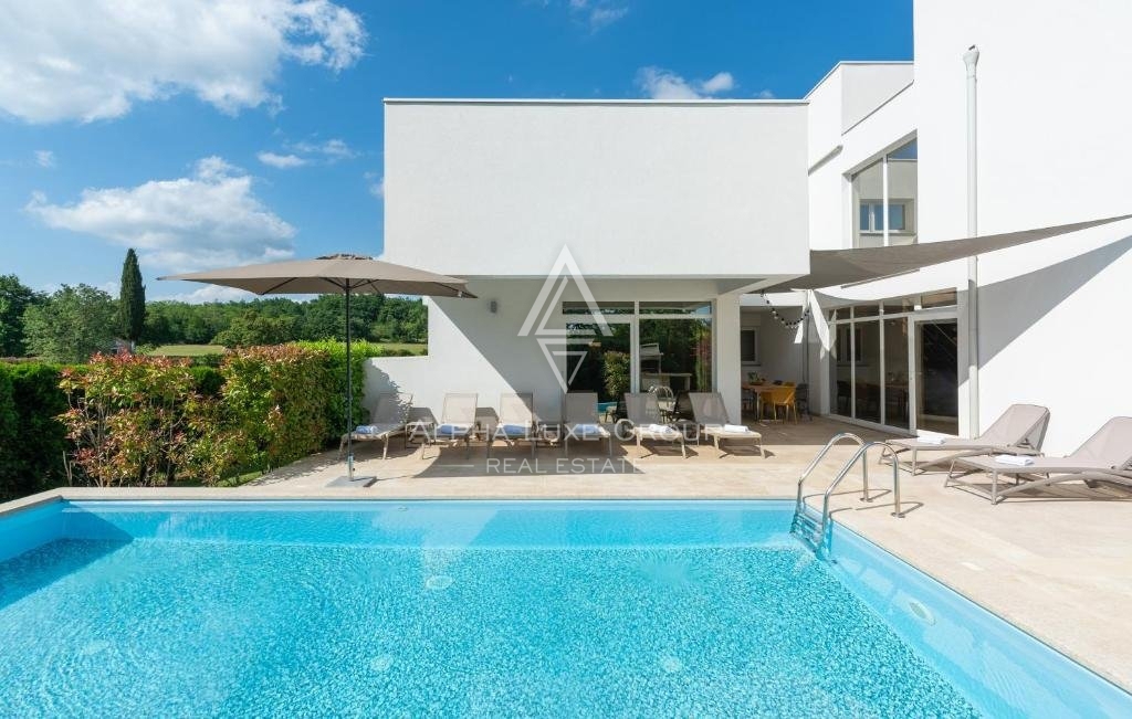 Rovinj, Istria - Villa contemporanea con piscine interna ed esterna