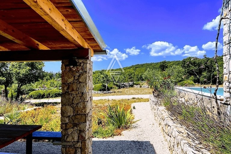 Labin, Istria: Incantevole Casa con Piscina in un Ambiente Tranquillo