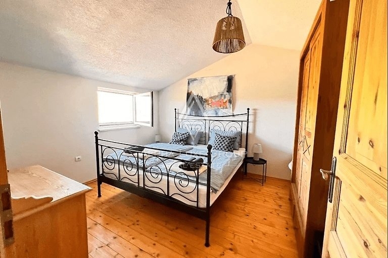 Labin, Istria: Incantevole Casa con Piscina in un Ambiente Tranquillo