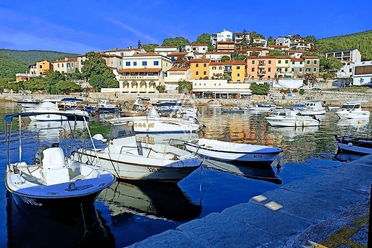 Labin, Istria: Incantevole Casa con Piscina in un Ambiente Tranquillo