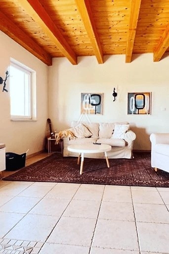 Labin, Istria: Incantevole Casa con Piscina in un Ambiente Tranquillo