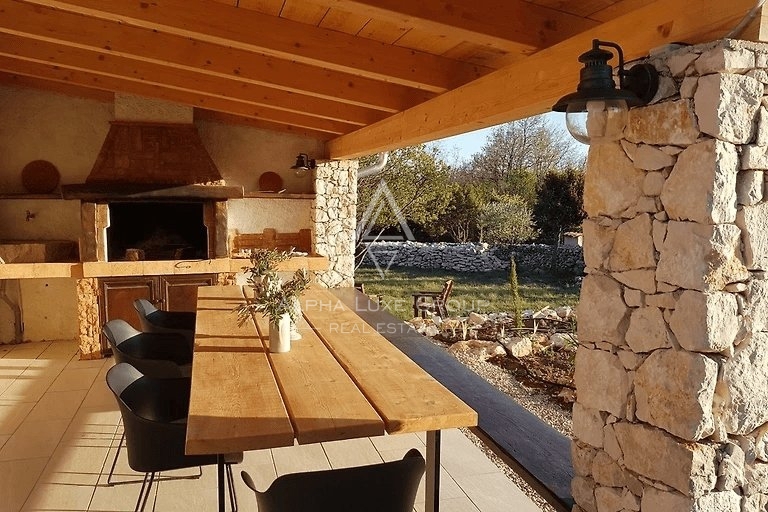 Labin, Istria: Incantevole Casa con Piscina in un Ambiente Tranquillo