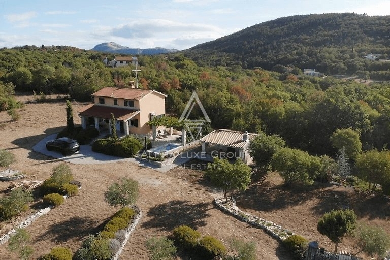 Labin, Istria: Incantevole Casa con Piscina in un Ambiente Tranquillo