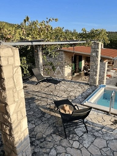 Labin, Istria: Incantevole Casa con Piscina in un Ambiente Tranquillo