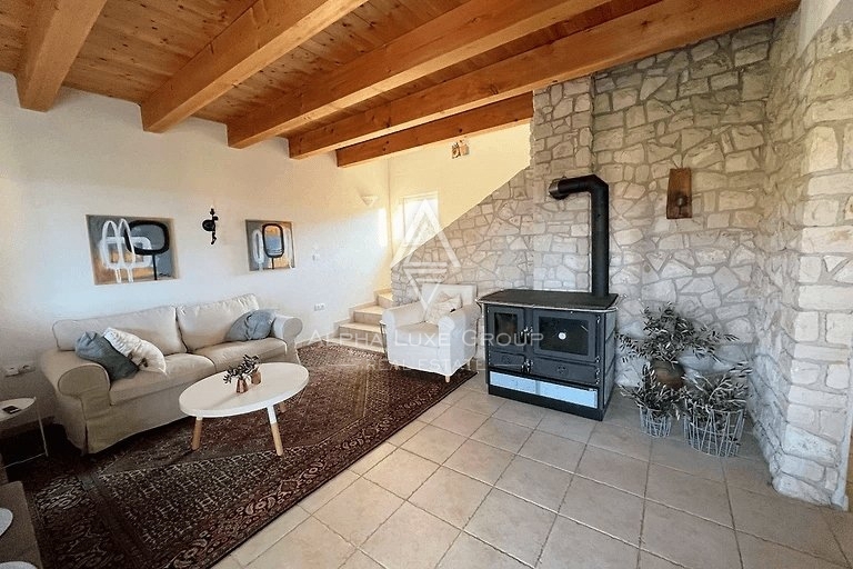 Labin, Istria: Incantevole Casa con Piscina in un Ambiente Tranquillo