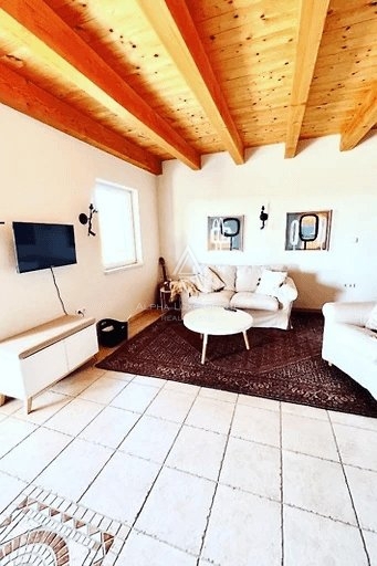 Labin, Istria: Incantevole Casa con Piscina in un Ambiente Tranquillo