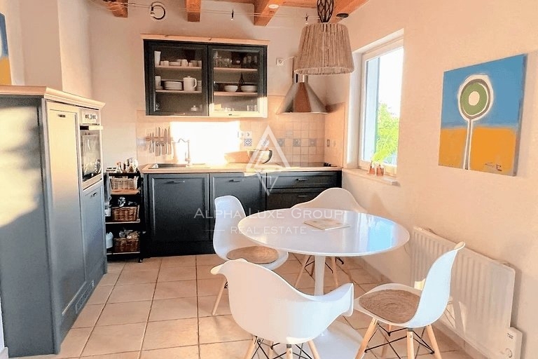 Labin, Istria: Incantevole Casa con Piscina in un Ambiente Tranquillo