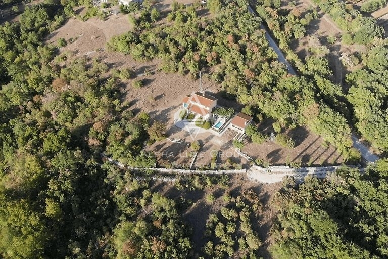 Labin, Istria: Incantevole Casa con Piscina in un Ambiente Tranquillo