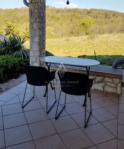 Labin, Istria: Incantevole Casa con Piscina in un Ambiente Tranquillo