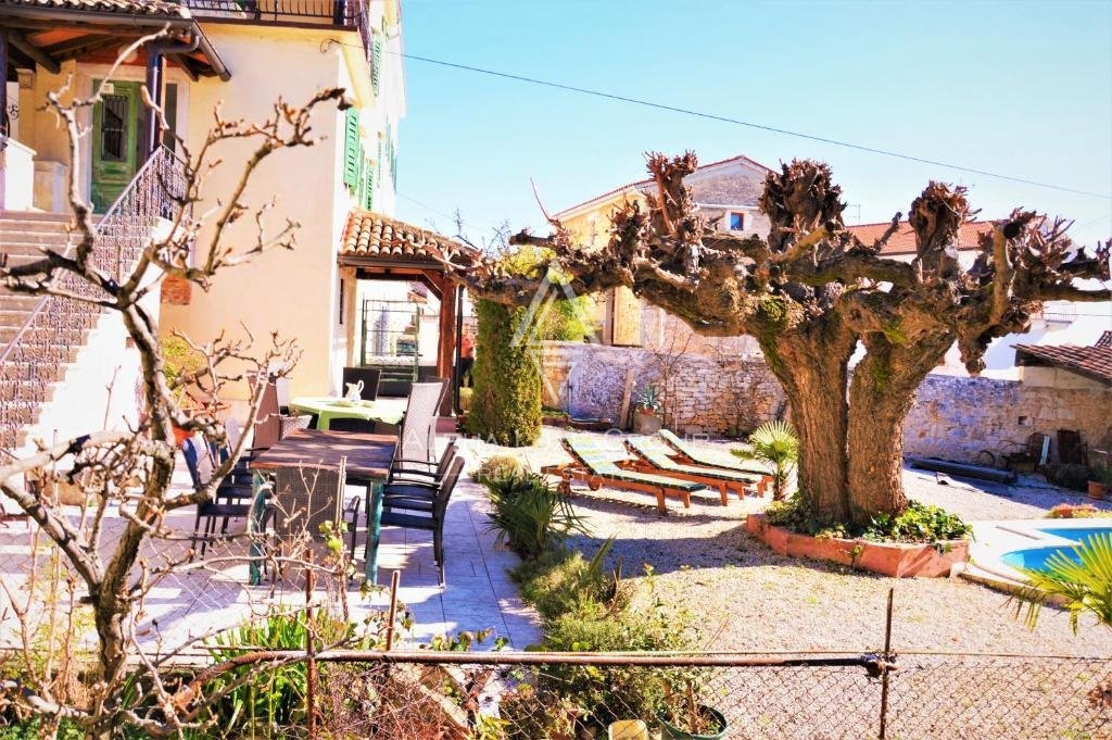 Elegante Tenuta Agricola a Višnjan, Istria: Viste Mozzafiato sul Mare