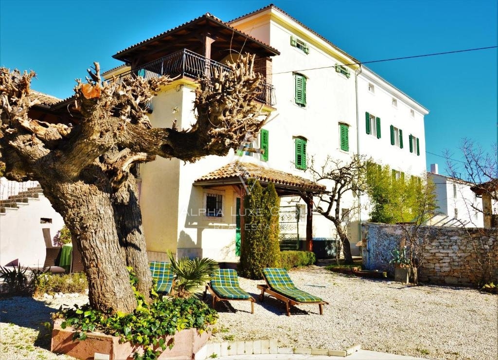 Elegante Tenuta Agricola a Višnjan, Istria: Viste Mozzafiato sul Mare