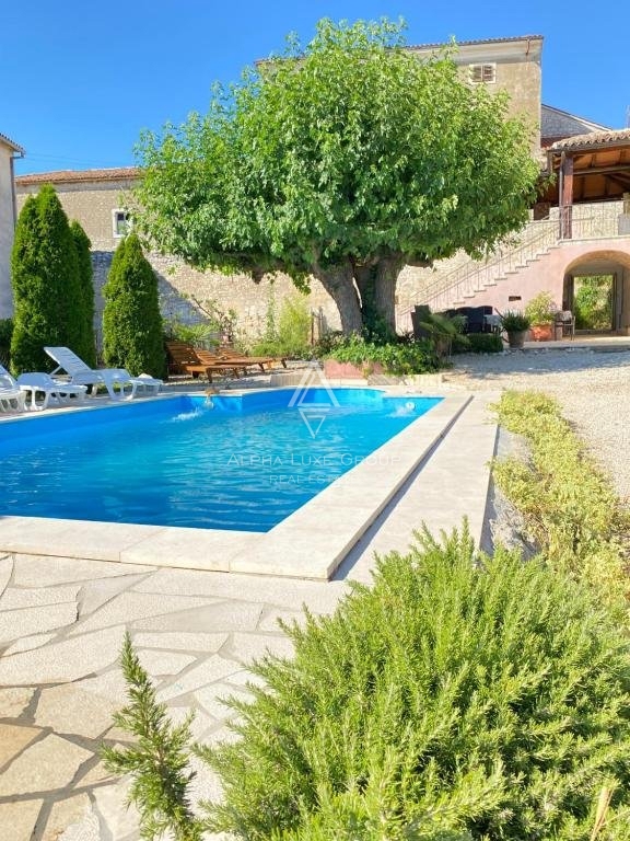 Elegante Tenuta Agricola a Višnjan, Istria: Viste Mozzafiato sul Mare