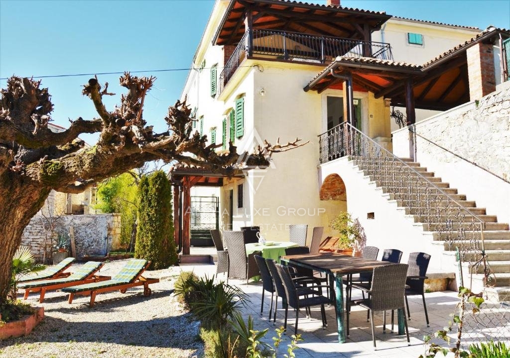 Elegante Tenuta Agricola a Višnjan, Istria: Viste Mozzafiato sul Mare