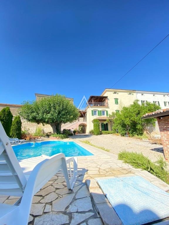 Elegante Tenuta Agricola a Višnjan, Istria: Viste Mozzafiato sul Mare